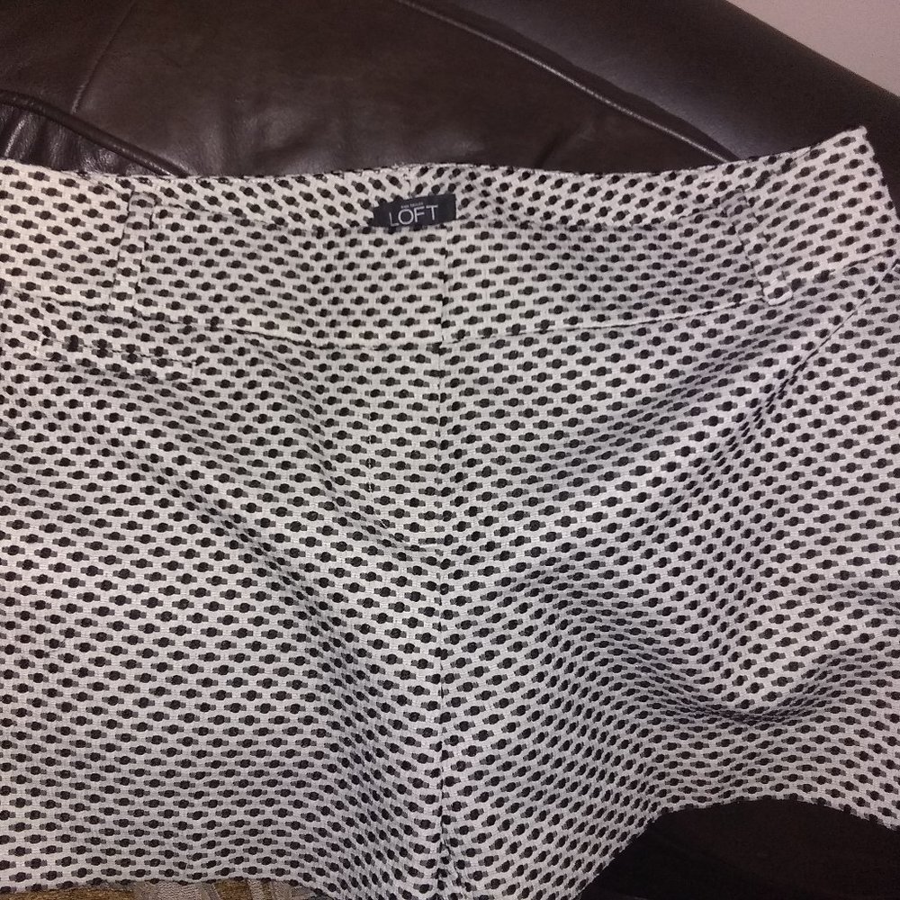 Black and white Ann Taylor Loft shorts size 4
